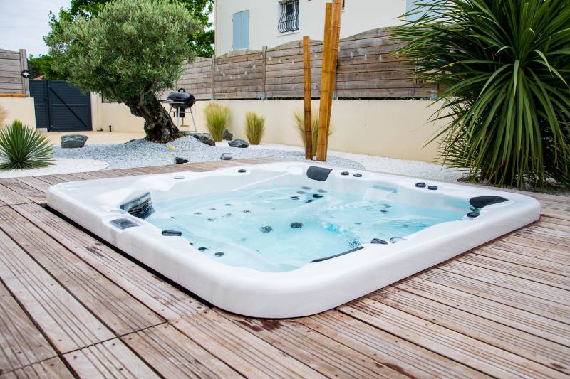 SPA A ROANNE, EN INTERIEUR OU EN EXTERIEUR